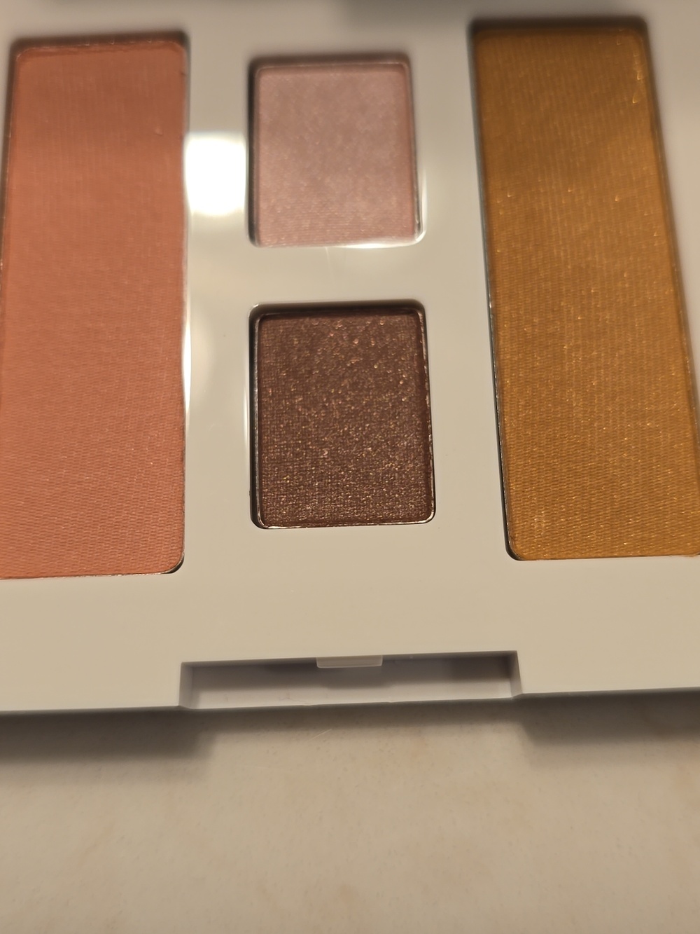 Clinique White and Silver Makeup Set Of 3 Items- Compact & Mirror Case - Picture 4 of 7